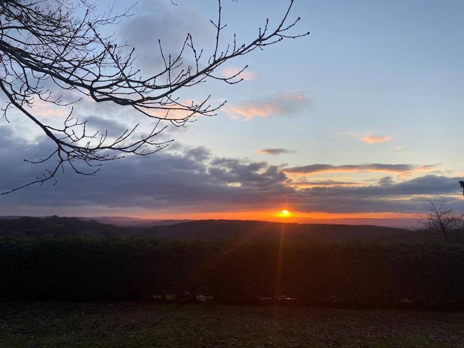 The Mill Stylish Rural Apartment With Beautiful Views Welsh Newton Common Buitenkant foto