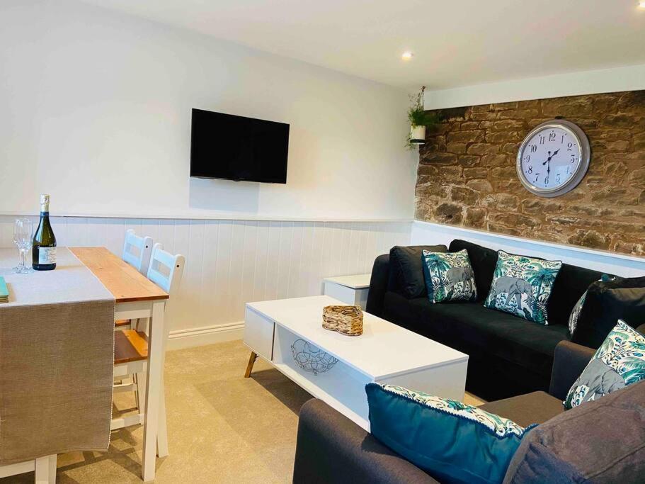 The Mill Stylish Rural Apartment With Beautiful Views Welsh Newton Common Buitenkant foto